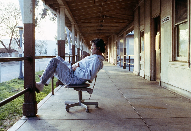 Bruce Campbell takes five in his Elvis costume on the set of Bubba Ho-Tep.